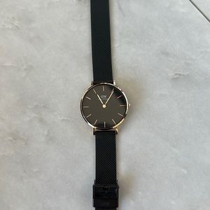 Daniel Wellington Petite Ashfield watch — 28mm